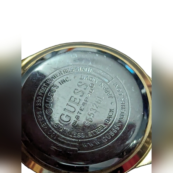 GUESS 100M WATERPRO WOMENS WATCH gold TONE RUNNING NEW BATTERY - Picture 2 of 12